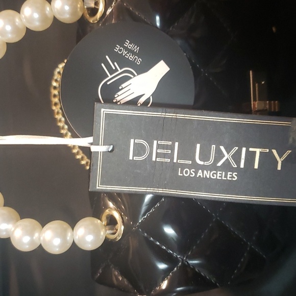Deluxity NWT Black Quilted Jelly Handbag with Pearl Handle/Goldtone Chain - Picture 5 of 6